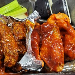 Wings Sports Bar & Grill - Chicken wings