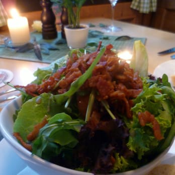 Zunfthaus - Guter Salat mit crossem Speck. - German Near Me - Munich, BY