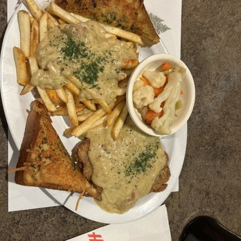 Hi-Lo Cafe - a plate of food on a table - American Near Me - Weed, California Hi-Lo Cafe - a plate of food on a table - American Near Me - Weed, California