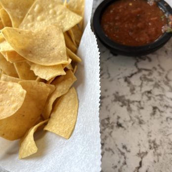 Kalaveras - Yummy chips and salsa - Cocktail Bars Near Me - Pasadena, California