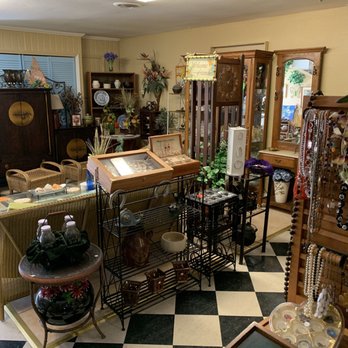 Estate Collections Etc - Used, Vintage & Consignment Near Me - Zephyrhills, Florida