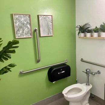 Pitada Brazil - Super clean bathroom - Brazilian Near Me - Orem, Utah