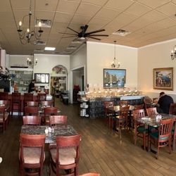 Benito's Italian Restaurant & Pizzeria - Pano photo of the inside of the restaurant