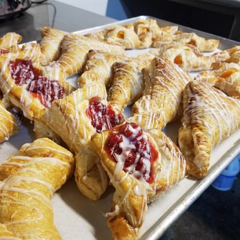 Puttin' On The Mitts - Fresh Baked Breakfast Pastries - Desserts Near Me Puttin' On The Mitts - Fresh Baked Breakfast Pastries - Desserts Near Me