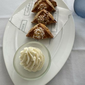 Cafe Boulud - Scones basket - French Near Me - Palm Beach, Florida