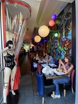 L'Avenue Notre Dame by null