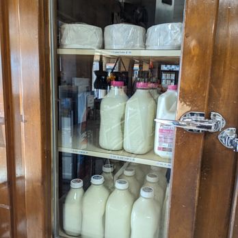 Calder Dairy & Farm - Ice Cream & Frozen Yogurt Near Me - Carleton, Michigan