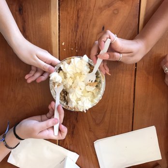 Maui Pie - Banana cream pie - Bakeries Near Me - Kihei, Hawaii