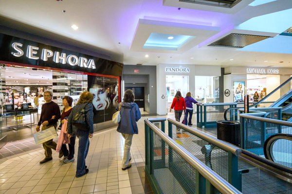 Anchorage 5th Avenue Mall by null