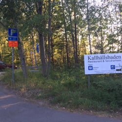 Kalhällsbadet - Välkommen! Här finns gratis parkering med pskiva.