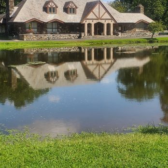 Taylor Park - Baver Community Center. - Parks Near Me - Millburn, New Jersey