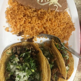 Taqueria El Pastor - taco plate; 5/5 stars - Tacos Near Me - Chicago, Illinois Taqueria El Pastor - taco plate; 5/5 stars - Tacos Near Me - Chicago, Illinois