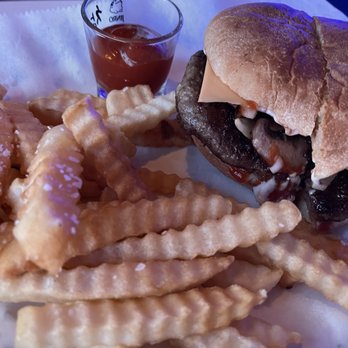 Blue Ribbon Bar & Grill - Karaoke Near Me - Honolulu, Hawaii