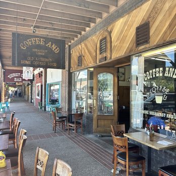 Coffee and Restaurant - Outside eating area. - Coffee & Tea Near Me - Truckee, California