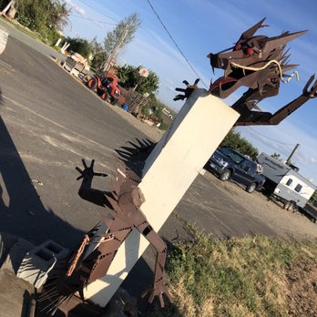 Paradisos del Sol Winery - a sculpture of a dragon - Wine Tours Near Me - Zillah, Washington Paradisos del Sol Winery - a sculpture of a dragon - Wine Tours Near Me - Zillah, Washington