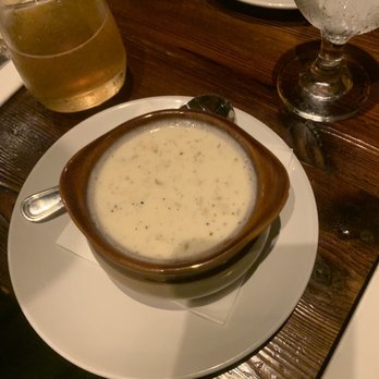 Marthas Vineyard Chowder Company - Martha 's Vineyard Clam Chowder - Seafood Near Me - Oak Bluffs, Massachusetts