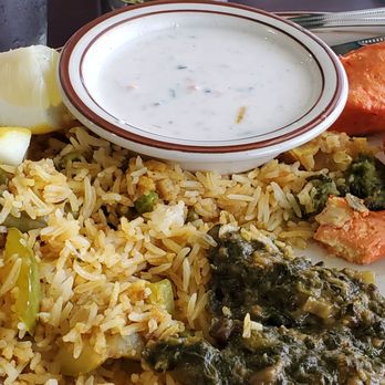 Kabab & Curry - Chicken Tikka from Chef Special section. Comes with riata, biryani, and garlic naan.  It was delicious. - Seafood Near Me - Albuquerque, New Mexico