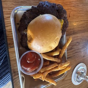 Docent Brewing - Smash burger - Brewpubs Near Me - Carlsbad, California