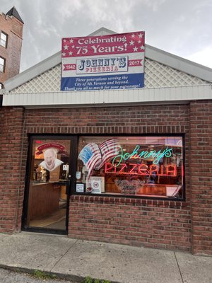 Johnny's Pizzeria by null