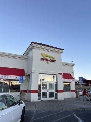 In-N-Out Burger by null