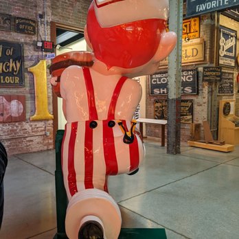 American Sign Museum - Back of Original Bob's Big Boy Sign - Museums Near Me - Cincinnati, Ohio American Sign Museum - Back of Original Bob's Big Boy Sign - Museums Near Me - Cincinnati, Ohio