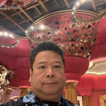 Okada Manila - A Better View Of The Collums Of Okada Lobby - Casinos Near Me - Parañaque City, NCR