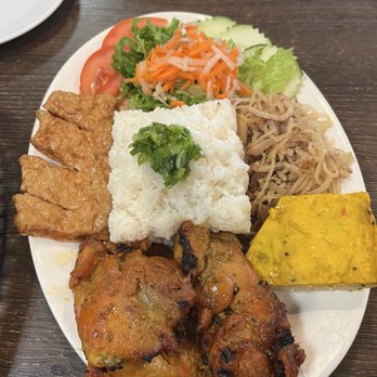 PT Eatery - Broken rice plate - Vietnamese Near Me - San Diego, California