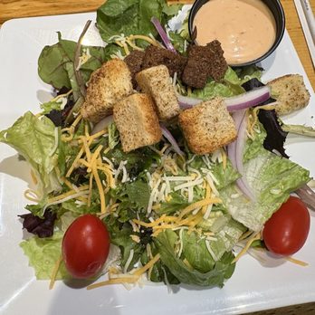 Crabby's Beachside - Salad with Thousand Island dressing - Seafood Near Me - St Augustine, Florida