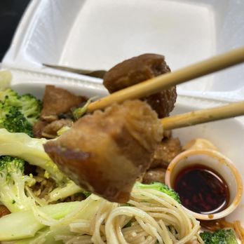 Ding Ho Restaurant - a plate of noodles with meat and broccoli - Chinese Near Me - Boston, Massachusetts Ding Ho Restaurant - a plate of noodles with meat and broccoli - Chinese Near Me - Boston, Massachusetts