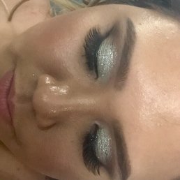 I have extremely oily skin and this is what my face looked like at the end of the day. Still going strong!