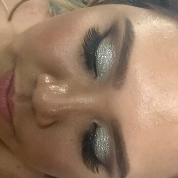 Moana Cheryll - I have extremely oily skin and this is what my face looked like at the end of the day. Still going strong! - Makeup Artists Near Me