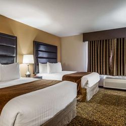 Best Western Oak Meadows Inn - Two Queen Guest Room