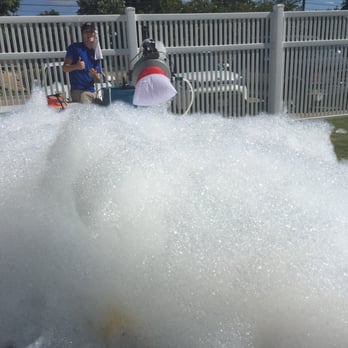 Freedom Fun USA - Coach gives a thumbs up to start the Kid's Foam Party! - Laser Tag Near Me - Leander, Texas