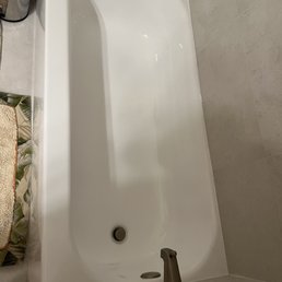 The finished bathtub ( the lighting is not too good so it really does not reflect the white and shiny beauty!!) The finished bathtub ( the lighting is not too good so it really does not reflect the white and shiny beauty!!)