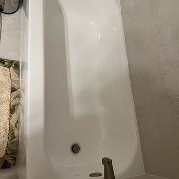 Chestnut Coatings - The finished bathtub ( the lighting is not too good so it really does not reflect the white and shiny beauty!!) - Kitchen & Bath Near Me Chestnut Coatings - The finished bathtub ( the lighting is not too good so it really does not reflect the white and shiny beauty!!) - Kitchen & Bath Near Me