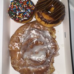 Cinnamon Roll, Donuts