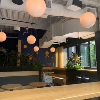 Ma'ono Fried Chicken - Dining area - Chicken Shop Near Me - Seattle, Washington