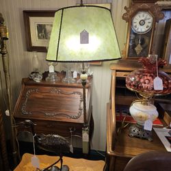 Sutter Creek Antiques - Uranium glass lamp