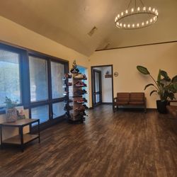 Barking Dogs Foot & Ankle Care - Lobby waiting area.