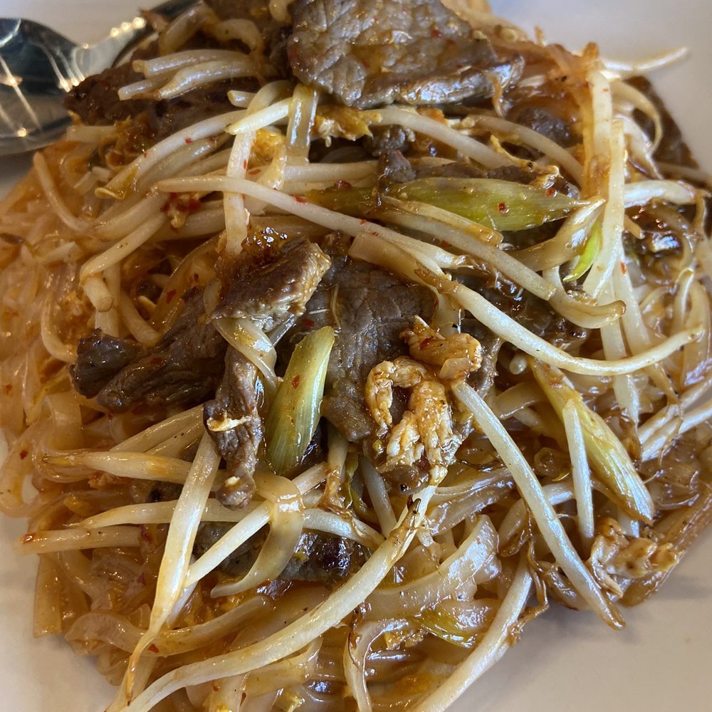 Eggplants Thai Cuisine - Pad thai (beef) - Thai Near Me - Temecula, California Eggplants Thai Cuisine - Pad thai (beef) - Thai Near Me - Temecula, California