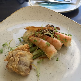 Margan Winery &C Cellar Door - Prawns and oyster starter - Wineries Near Me - Broke, NSW
