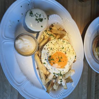 Au Cheval - Crispy Fries , Garlic Aioli & Fried Farm Egg - Bars Near Me - Chicago, Illinois