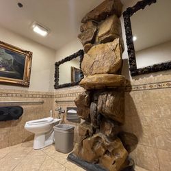 Silver Bar Cocktail Lounge - Bathroom