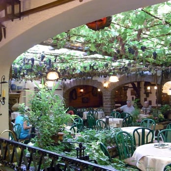 Zur Traube - Tanz gibt es wohl nur noch nach Anfrage bzw. Vorbestellung . . . - Wine Bars Near Me - Unkel, RP