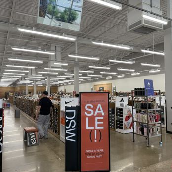 DSW - Shoe Stores Near Me - Mount Prospect, Illinois DSW - Shoe Stores Near Me - Mount Prospect, Illinois