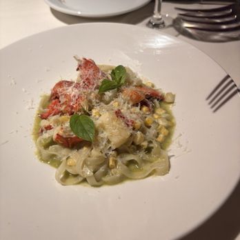 Harvest - Fettuccine lobster - New American Near Me - Cambridge, Massachusetts Harvest - Fettuccine lobster - New American Near Me - Cambridge, Massachusetts