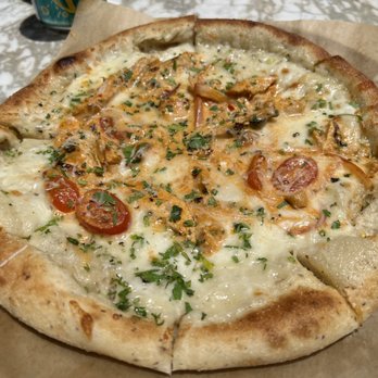 True Food Kitchen - Harissa Chicken Pizza - New American Near Me - The Woodlands, Texas True Food Kitchen - Harissa Chicken Pizza - New American Near Me - The Woodlands, Texas