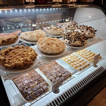 Maple Leaf Diner - A whole lot of pies, cream puffs and nanaimo bars - American Near Me - Dallas, Texas Maple Leaf Diner - A whole lot of pies, cream puffs and nanaimo bars - American Near Me - Dallas, Texas