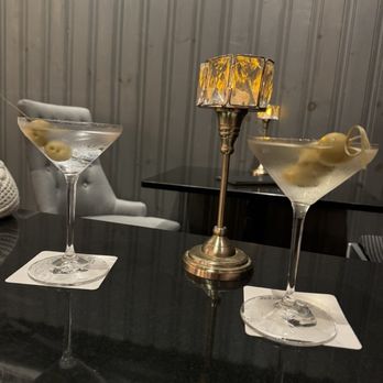 Vintage Room - Martinis - Cocktail Bars Near Me - Camden, Maine Vintage Room - Martinis - Cocktail Bars Near Me - Camden, Maine