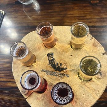Drinking Horn Meadery - Mead flight - Meaderies Near Me - Flagstaff, Arizona Drinking Horn Meadery - Mead flight - Meaderies Near Me - Flagstaff, Arizona